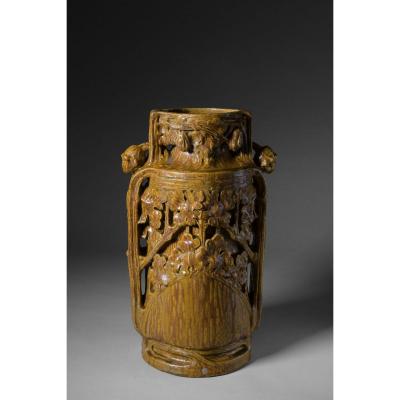 Georges Hoentschel, Large Oak Decor Vase, Signed. Circa 1900.