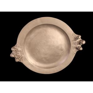 Important Pewter Dish, Signed Patris Ernest, Decorated With Bearded Men - 20th Century