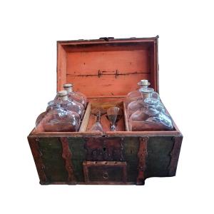 Carrying Case For Wine Tasting In The 18th Century