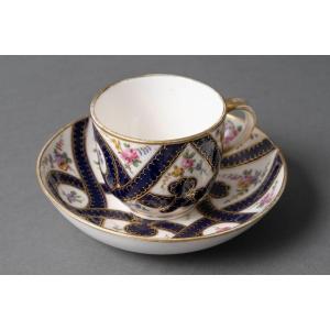 Sèvres "calabre Goblet" 1766 Blue Ribbons And Polychrome Flowers  
