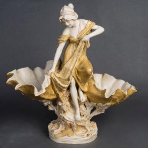 "la Pêche" Porcelain And White And Gold Biscuit Royal Dux 