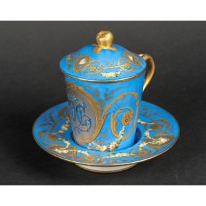 "trembleure Couverte" Cup, Sky Blue With Roses, 1825, France
