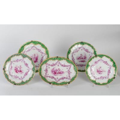 Ensemble 4 assiettes et 1 plat aux Amours ( Furstemberg fin XVIIIème)