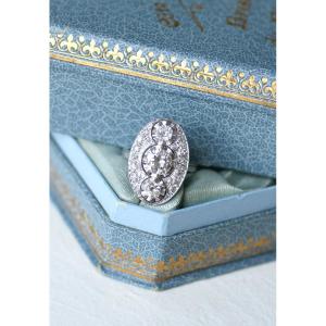 Oval Art Deco Ring With 2.10 Carats Of Diamonds In Platinum & White Gold
