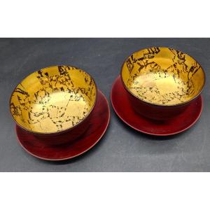 Japan - Pair Of Large Lacquered Wooden Bowls With Hiramaki-e Decoration And Saucers - Shōwa.