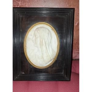 White Marble Medallion Depicting A Woman's Profile, 17th Century, Period Ebony Frame 