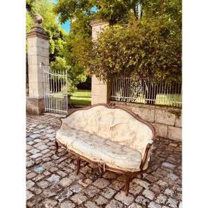 Elegant 18th Century Walnut Basket Sofa