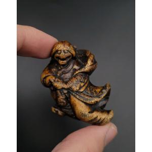 Netsuke - Fujin Carrying His Windbag - Wood - Edo