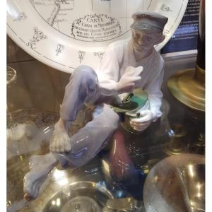 Statuette - The Shepherd Having Lunch - Royal Copenhagen C. 1950.