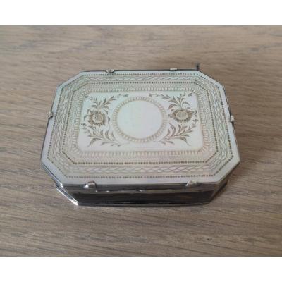 Snuffbox - Mother Of Pearl And Tortoise - Circa 1830.