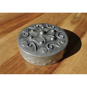 Antique Art Nouveau Repoussé Pewter Box Signed R Sitoleux (rené Pewter Art Paris)