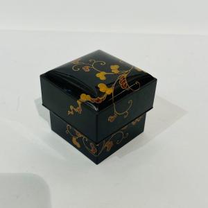 Japanese Square Box Lacquered Black And Gold - Japan