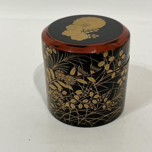 Natsume Japanese Lacquered Tea Caddy With Paulownia And Chrysanthemum Design - Japan
