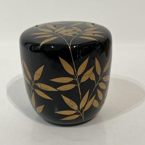 Natsume Lacquered Bamboo Leaf Tea Caddy - Japan