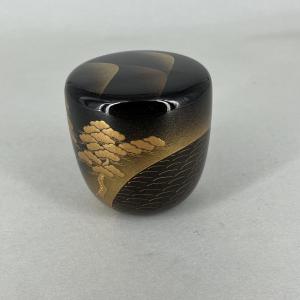 Natsume Lacquered Tea Caddy With Pine And Streamers - Japan