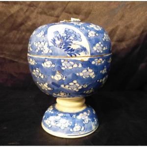Porcelain Sponge Ball, China 18th Blue And White