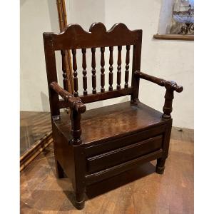Small Auvergne 18th Century Chest Bench Patina With Auvergne Ox Blood