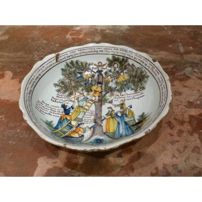 Nevers Large Hollow Dish In The Tree Of Love 1803