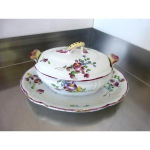 Sauceboat With Lid In Earthenware From The East, Strasbourg Or Niderviller 18th