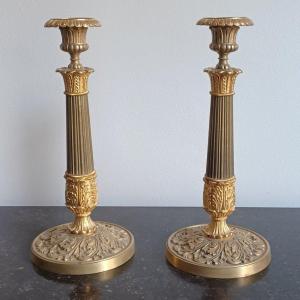 Grands flambeaux ou bougeoirs - Double patine et décor feuillagé - époque Charles X