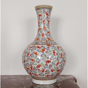 China, Famille Rose - Large Porcelain Vase - Decorated With 100 Bats 