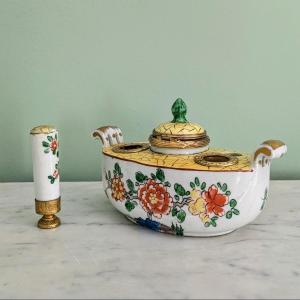 Samson, Late 19th Century - Porcelain Inkwell And Seal In The Chinese Style