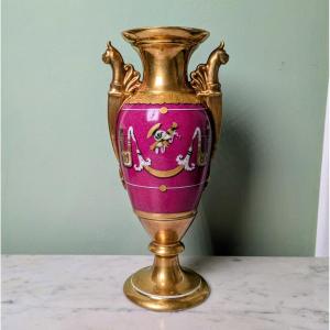 Paris, Empire Period, Restoration - Spindle-shaped Porcelain Vase - Violet Background And War Trophies