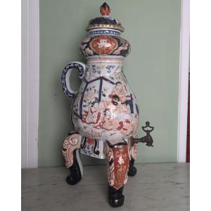 Japan, Late 19th Century - Large Imari-style Porcelain Tripod Fountain