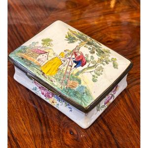 Enamelled Copper Box, Polychrome Decoration Depicting A Gallant Scene – 18th Century