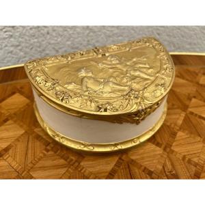Half-moon Porcelain Box Decors Putti Paul François Louchet Paris