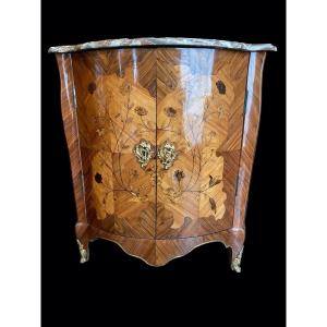 Corner Cabinet With Marquetry Of Flowers And Mascaron, Louis XV Period - 18th Century