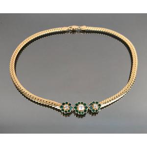 Gold Necklace With Three Flowers In Diamonds And Emeralds
