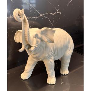 Large White Elephant In Cookie Porcelain Late 19th Century