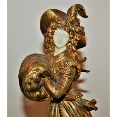 Bronze: Elegant In The Sleeve