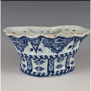 Bouquetière Delft 18th Century Earthenware