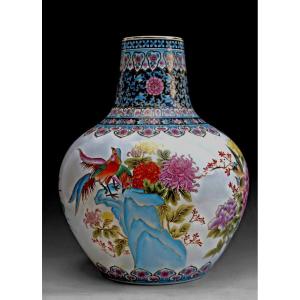 Important Chinese Tianqiuping Vase