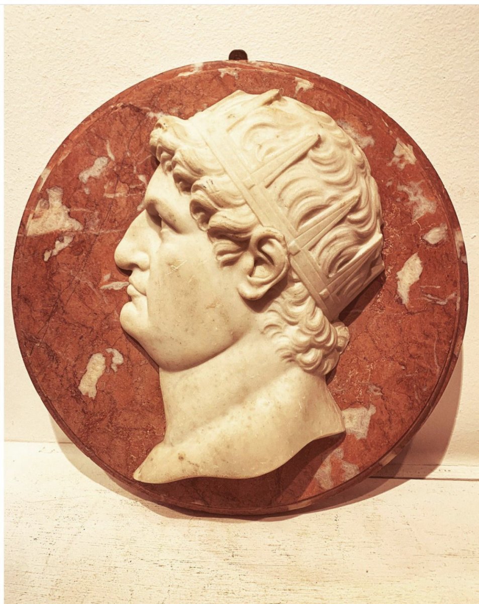 Profil D’empereur Romain