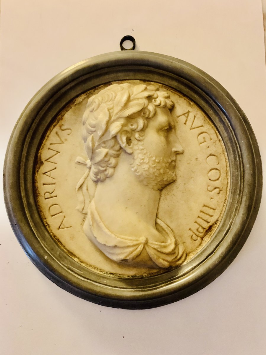 Paire De Profils Sculptes En Marbre -photo-2