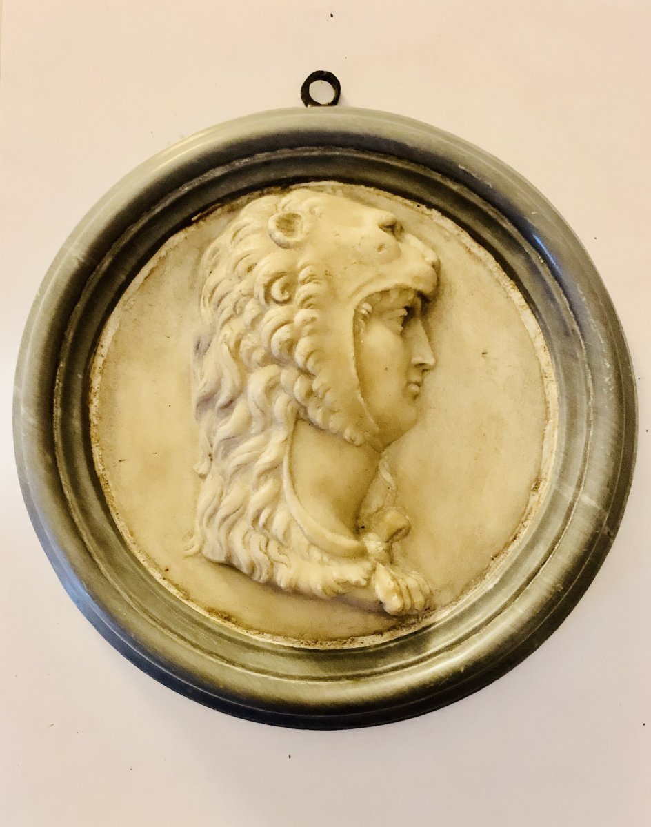 Paire De Profils Sculptes En Marbre 