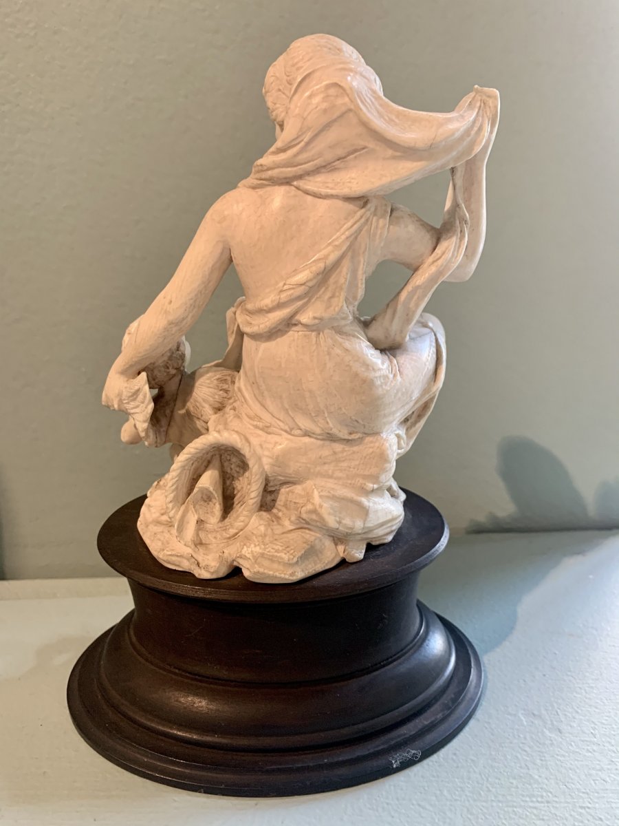 Sculpture En Ivoire Representant Venus Et L’amore -photo-2