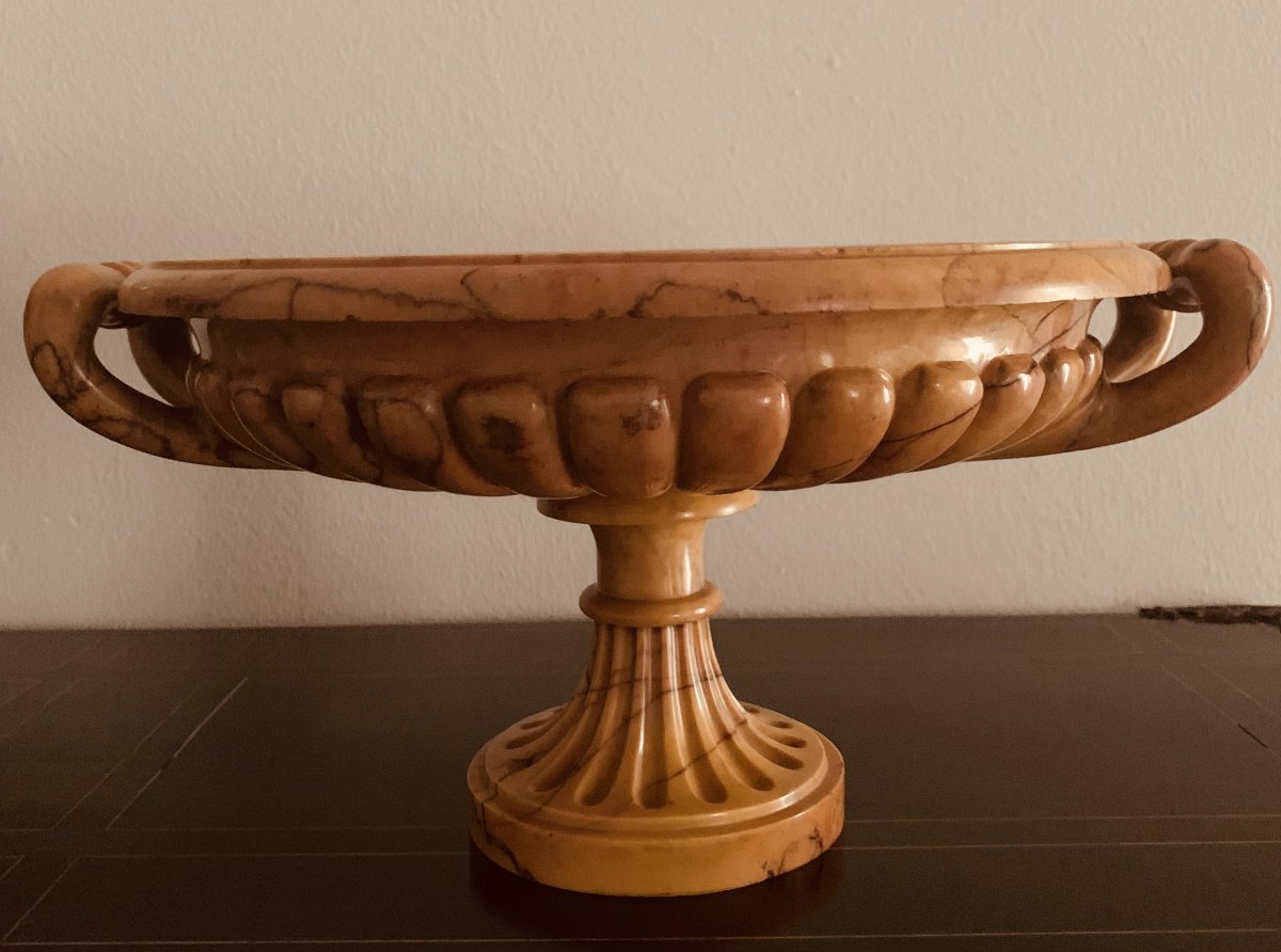 Tasse En Jaune Antique 