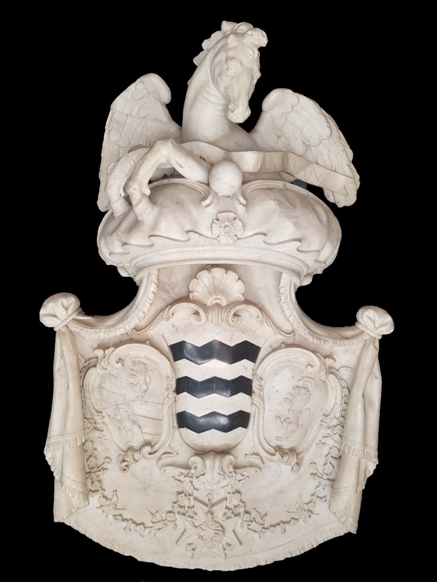 Grande Héraldique En Marbre Sculpté