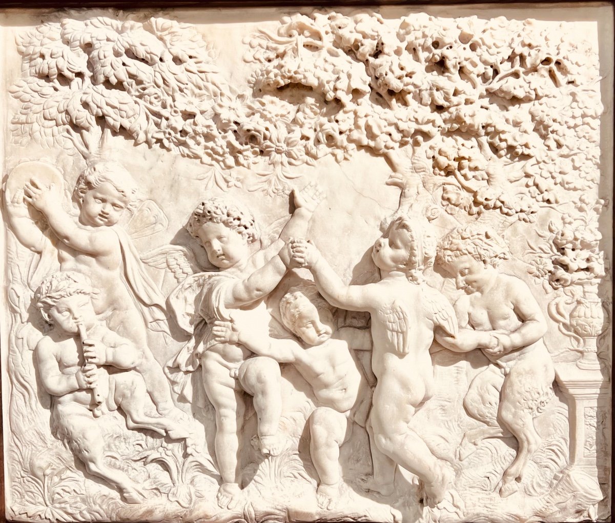 Bas Relief En Marbre Blanc