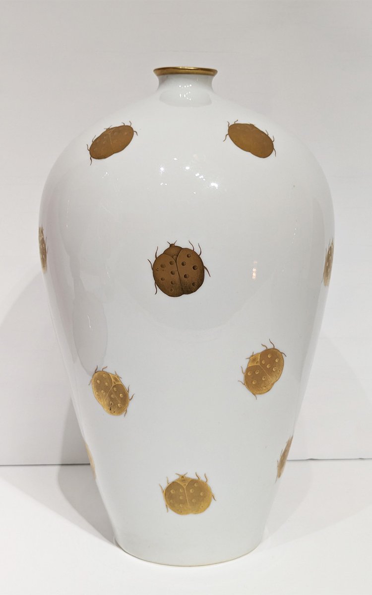 Vaso in porcellana bianca, decoro in oro con coccinelle, Gio Ponti, Richard-Ginori, 1930-35 ca.