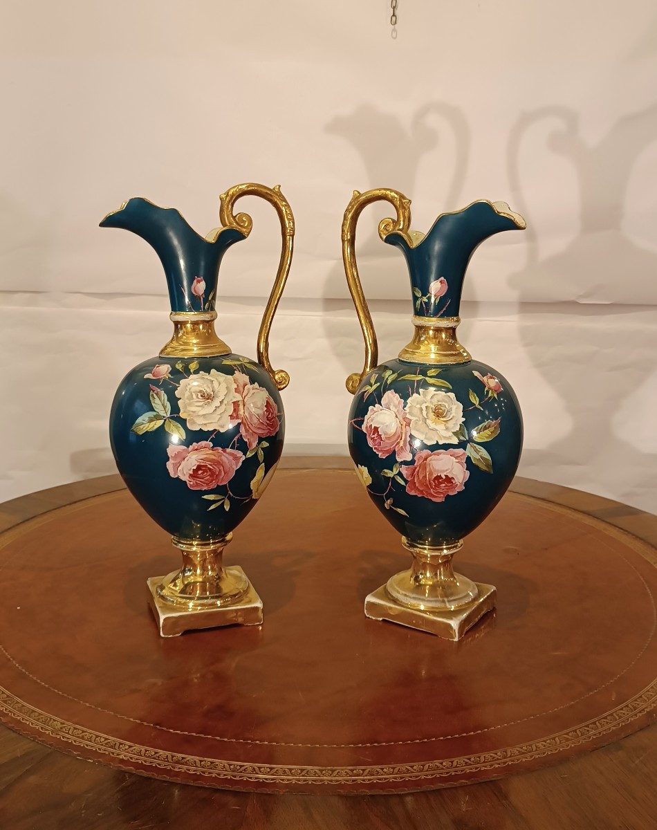 COPPIA DI BROCCHE IN PORCELLANA POLICROMA FINE XIX SECOLO