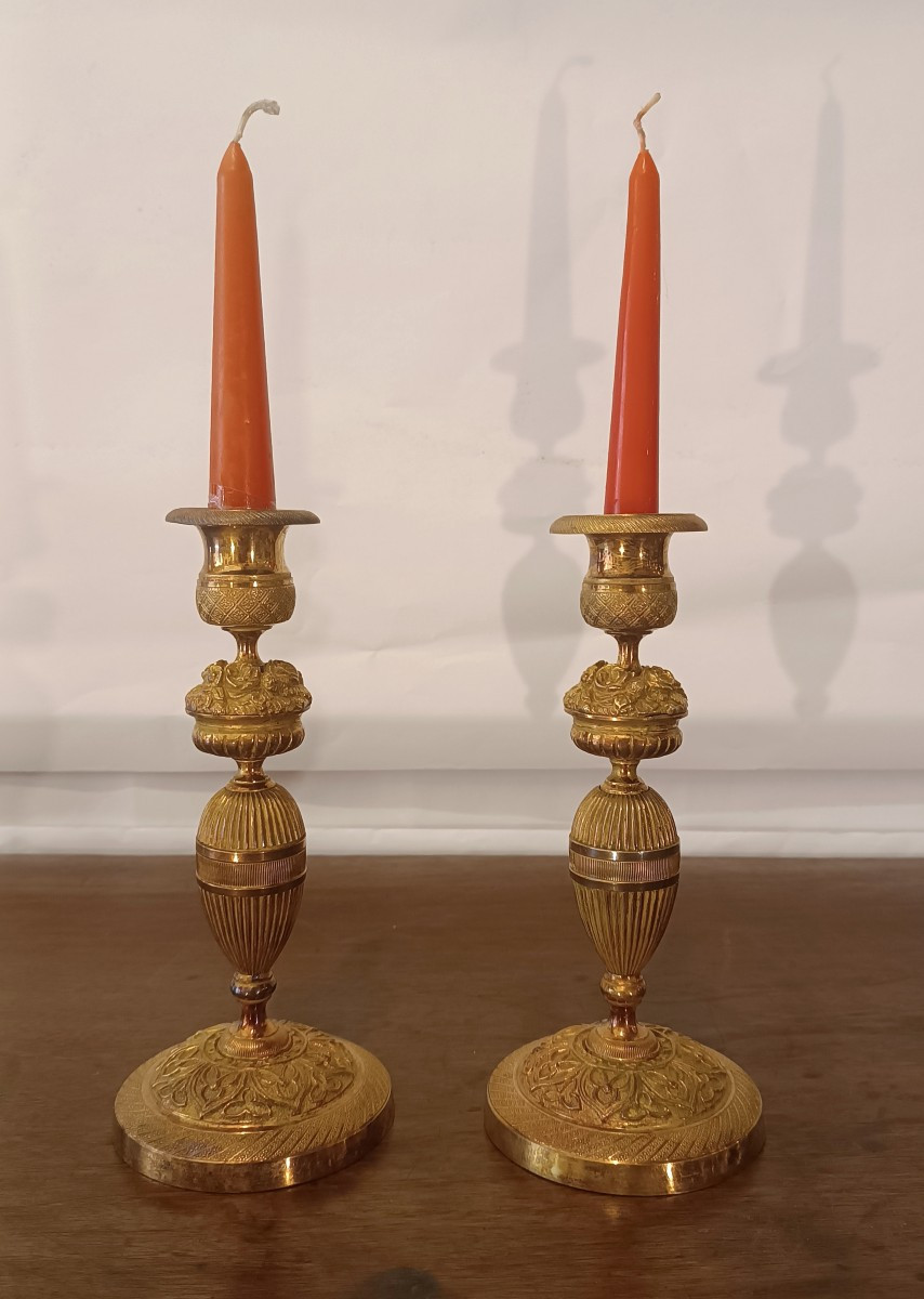 COPPIA DI CANDELIERI CARLO X IN BRONZO DORATO PRIMA META' XIX SECOLO 