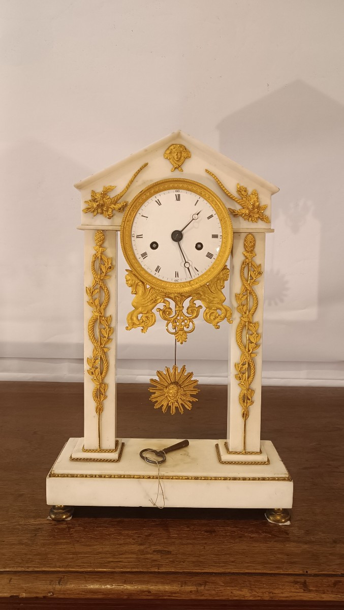 OROLOGIO A TEMPIETTO IN MARMO BIANCO SECONDA META' XVIII SECOLO 