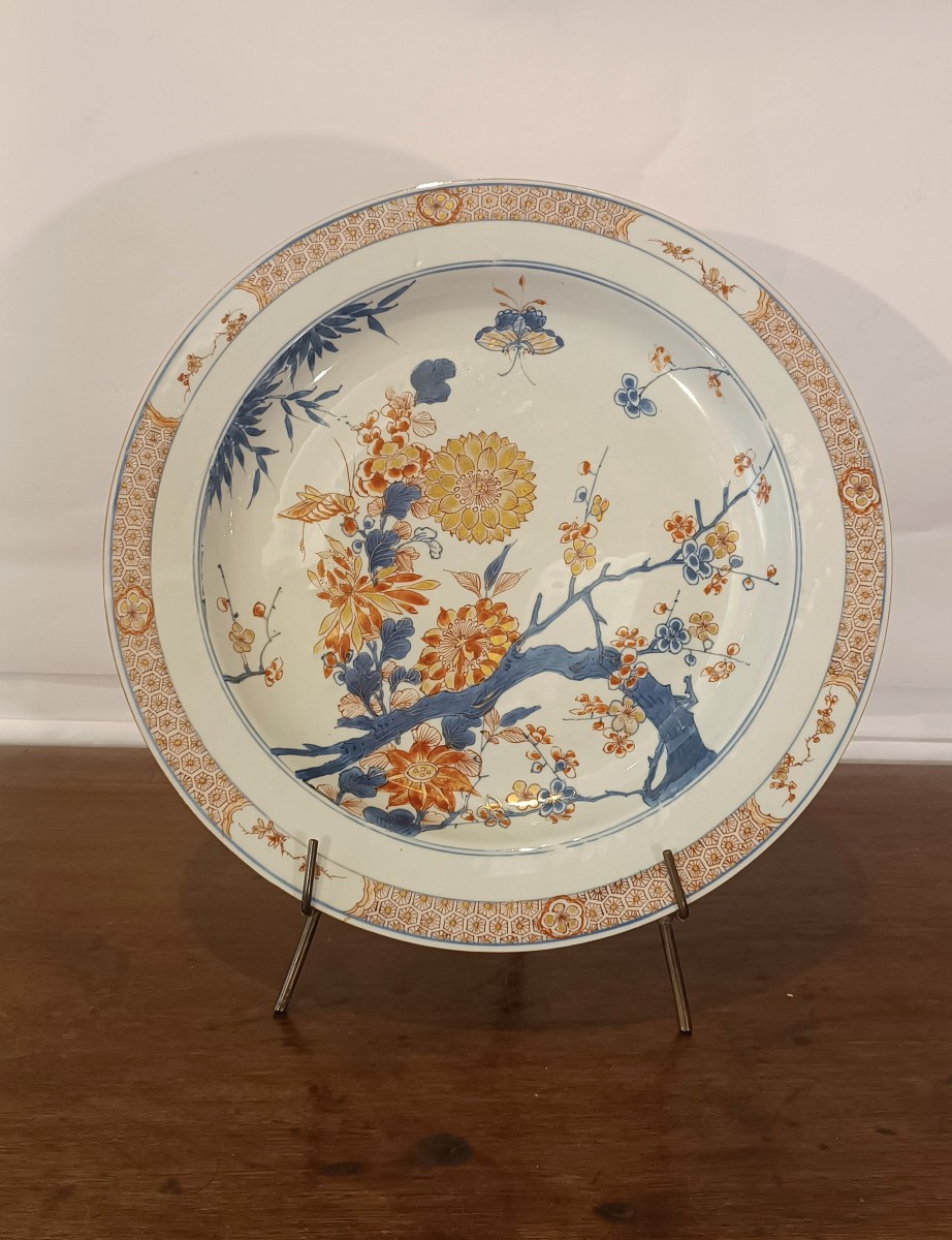 GRANDE VASSOIO QING CON DECORI IMARI FINE XVIII SECOLO 