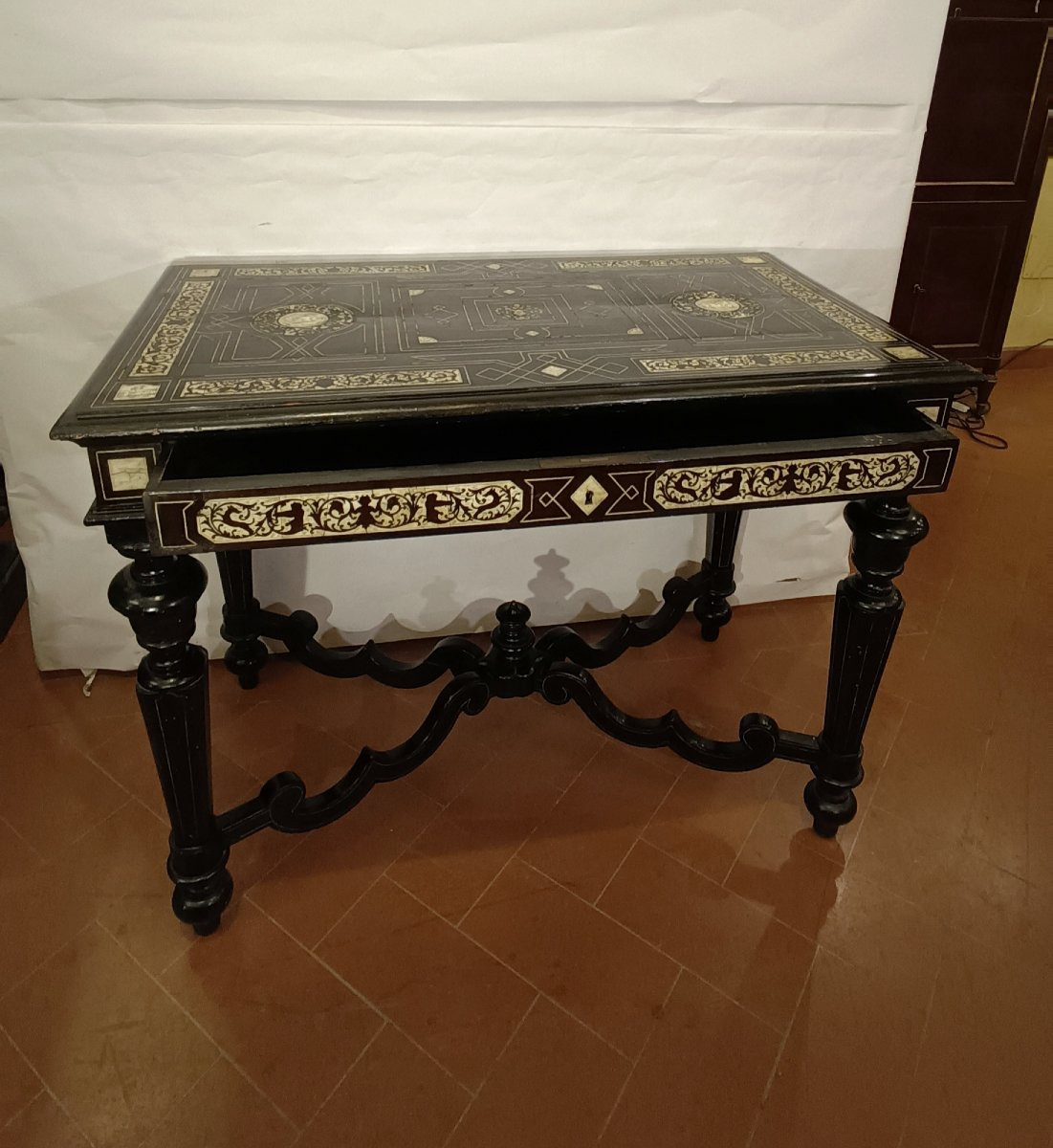 TAVOLO SCRITTOIO EBANIZZATO CON INTARSI META' XIX SECOLO-photo-1