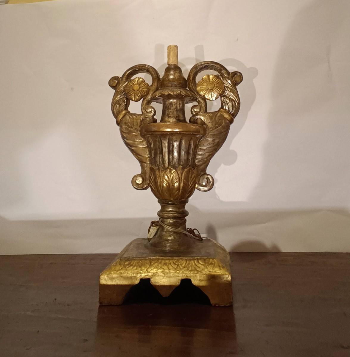 PORTA CANDELE IN LEGNO DORATO SECONDA META' XVIII SECOLO